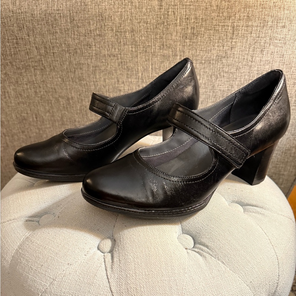 Rockport Black Leather Mary-Jane with heel. Size 8.5